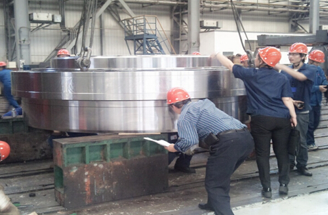 The machine bearing the company successfully developed the first set of hard rock boring machine spindle bearings